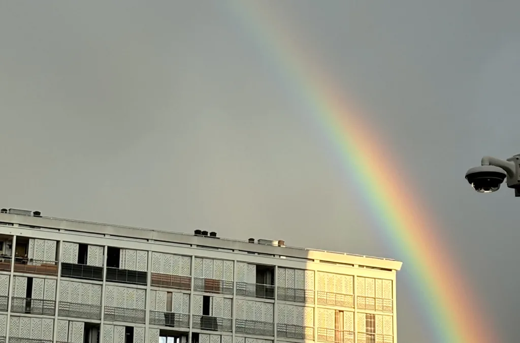 <div class="title80" >ミュージシャン&文筆家・<br class="awaibr2">猫沢エミさん vol.1</div>〝セラヴィ〟なフランス人の気分の切り替え術