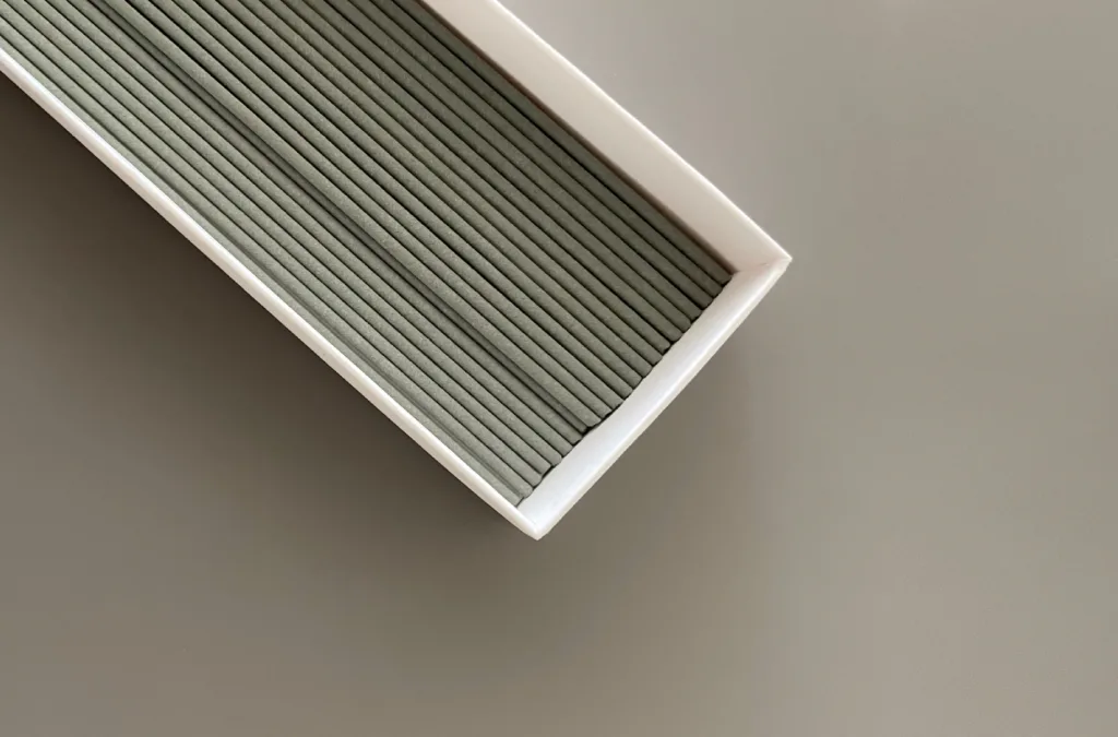 <div class="title80">エッセイスト・広瀬裕子さん vol.4</div>香を焚く